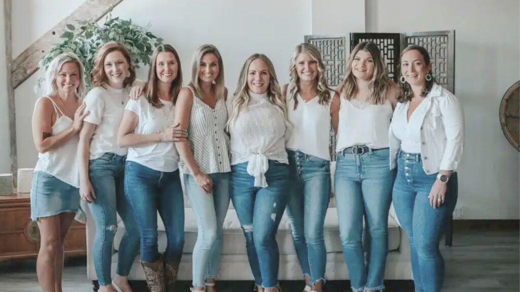 How 2 Mom team including doulas as well as other support individuals