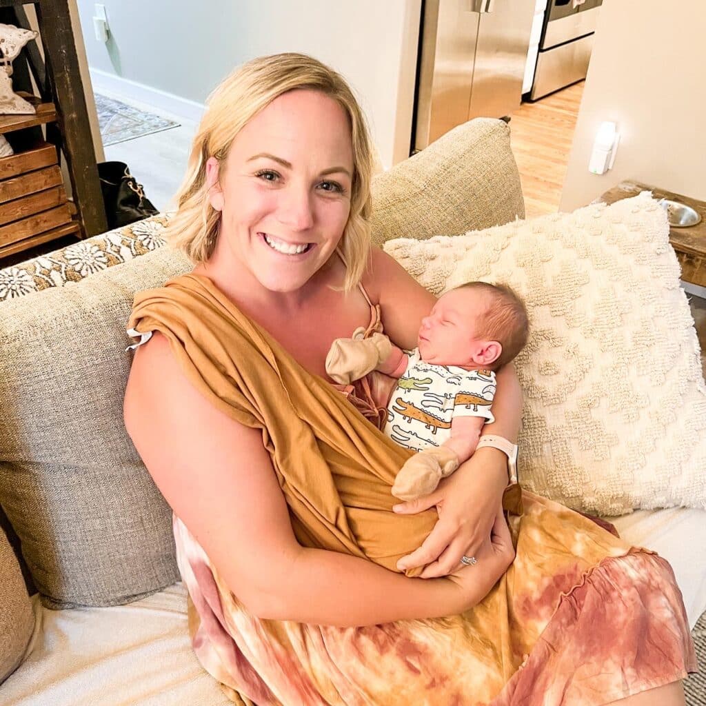 Stephanie Doula from How2Mom holding a baby for Preparing for Pregnancy course